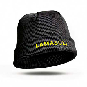 zu sehen ist eine schwarze Beanie / Mütze mit einem gelben Lamasuli Schriftzug aufgestickt