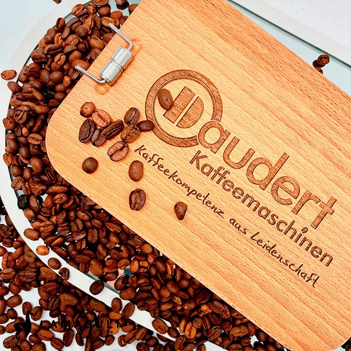 Eine Brotzeitdose mit dem Logo Daudert Kaffeemaschinen als Lasergravur.