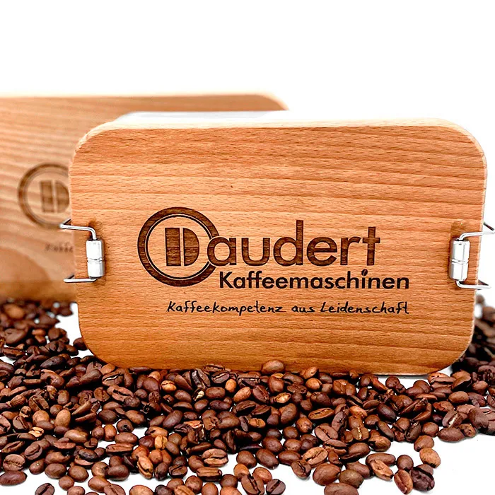 Brotzeitdosen mit dem Logo Daudert Kaffeemaschinen als Gravur.