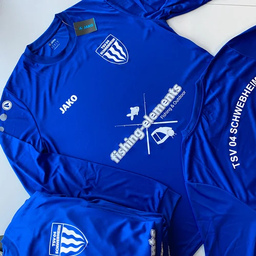 Merchandise personalisieren für Fishing Elements in Schweinfurt mit Lamasuli 4 Nahaufnahme von blauen Trikots mit DTF-Druck für Fishing Elements von Lamasuli