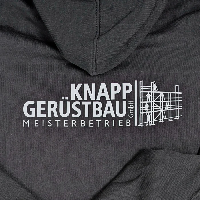 Haltbare Logos auf Arbeitskleidung – Projekt mit Gerüstbau Knapp und Lamasuli 5 Logo der Firma Gerüstbau Knapp
