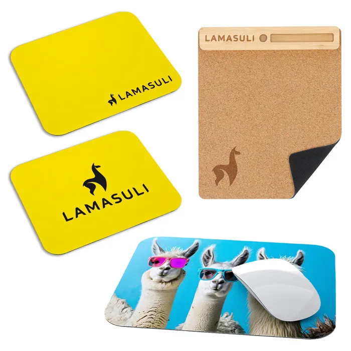 Darstellung von vier verschiedenen Lamasuli-Mousepads und einem Kork-Notizblock mit unterschiedlichen Logo-Platzierungen.
